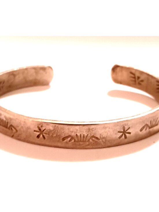 Vintage Navajo Hand Stamped Cuff signed "MWT" 25.5g (1201) - Picture 1 of 8